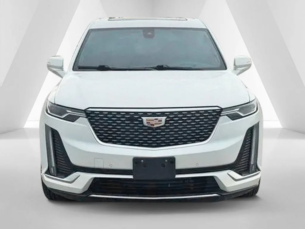 Used 2024 Cadillac XT6 Premium Luxury w/ Technology Package AWD/4WD image 2