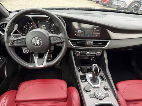 Used 2022 Alfa Romeo Giulia Veloce image 23