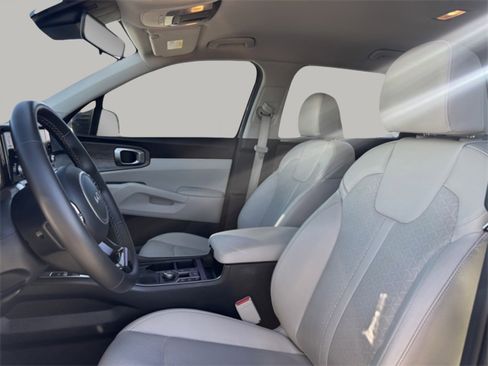 Used 2022 Kia Sorento EX image 9