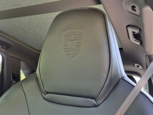 Certified 2024 Porsche Cayenne AWD/4WD image 6