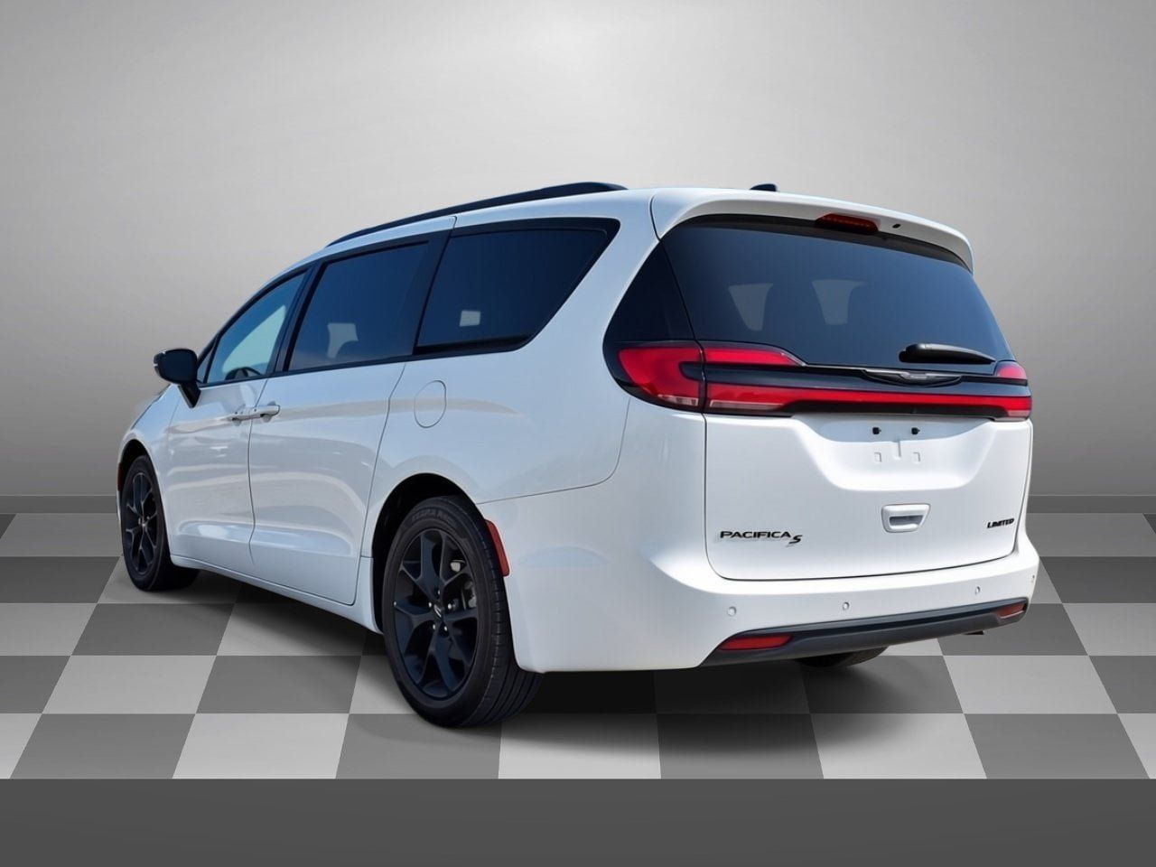 Used 2025 Chrysler Pacifica Limited FWD image 4