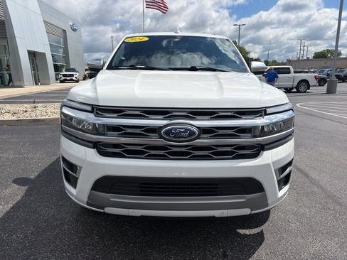 Used 2024 Ford Expedition Max Platinum AWD/4WD image 3