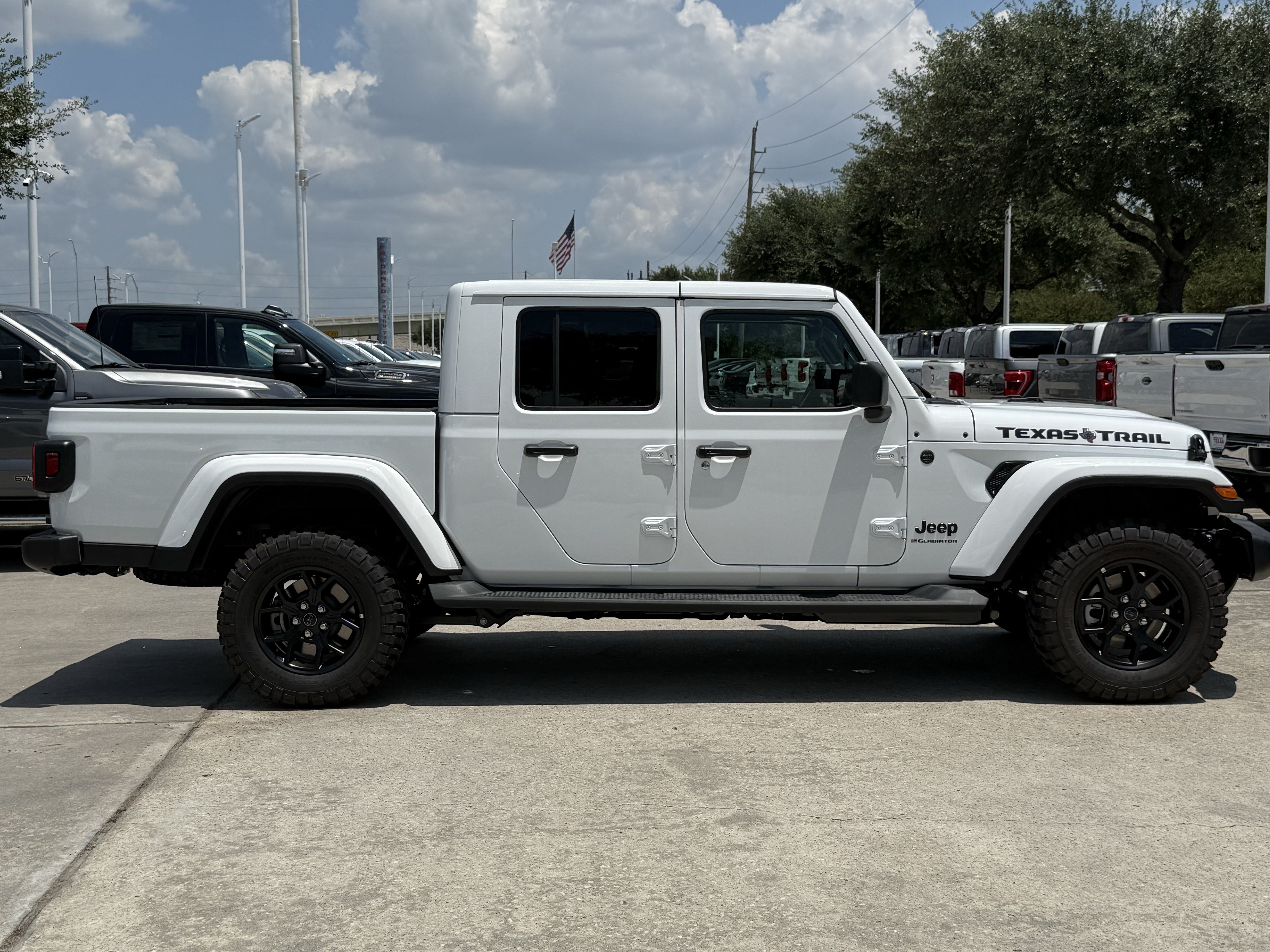 New 2026 Jeep Gladiator Mojave AWD/4WD image 3