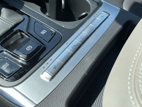 New 2026 Kia Carnival EX image 17