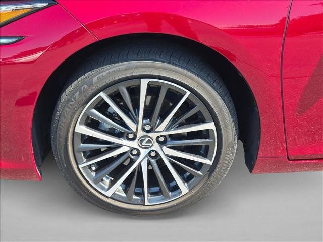 Used 2024 Lexus ES 300h w/ Premium Package FWD image 24
