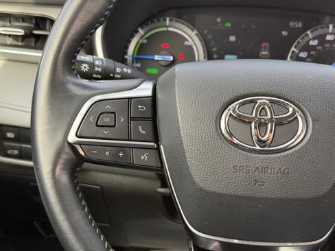 Used 2021 Toyota Highlander XLE image 25