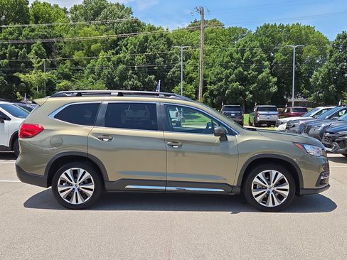 Used 2022 Subaru Ascent Limited w/ Technology Package AWD/4WD image 2