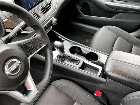 Used 2024 Nissan Altima 2.5 SV image 16