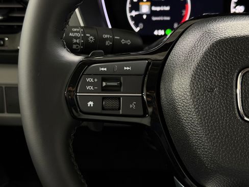 New 2025 Honda Pilot Touring image 17