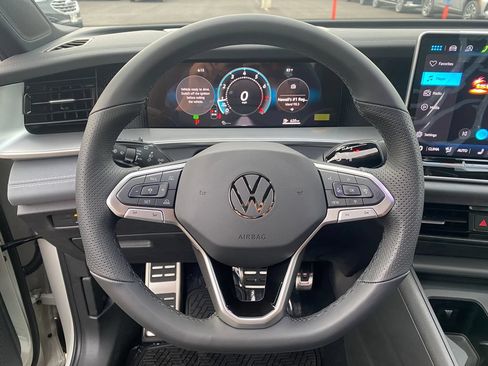 New 2026 Volkswagen Tiguan SE R-Line FWD image 14
