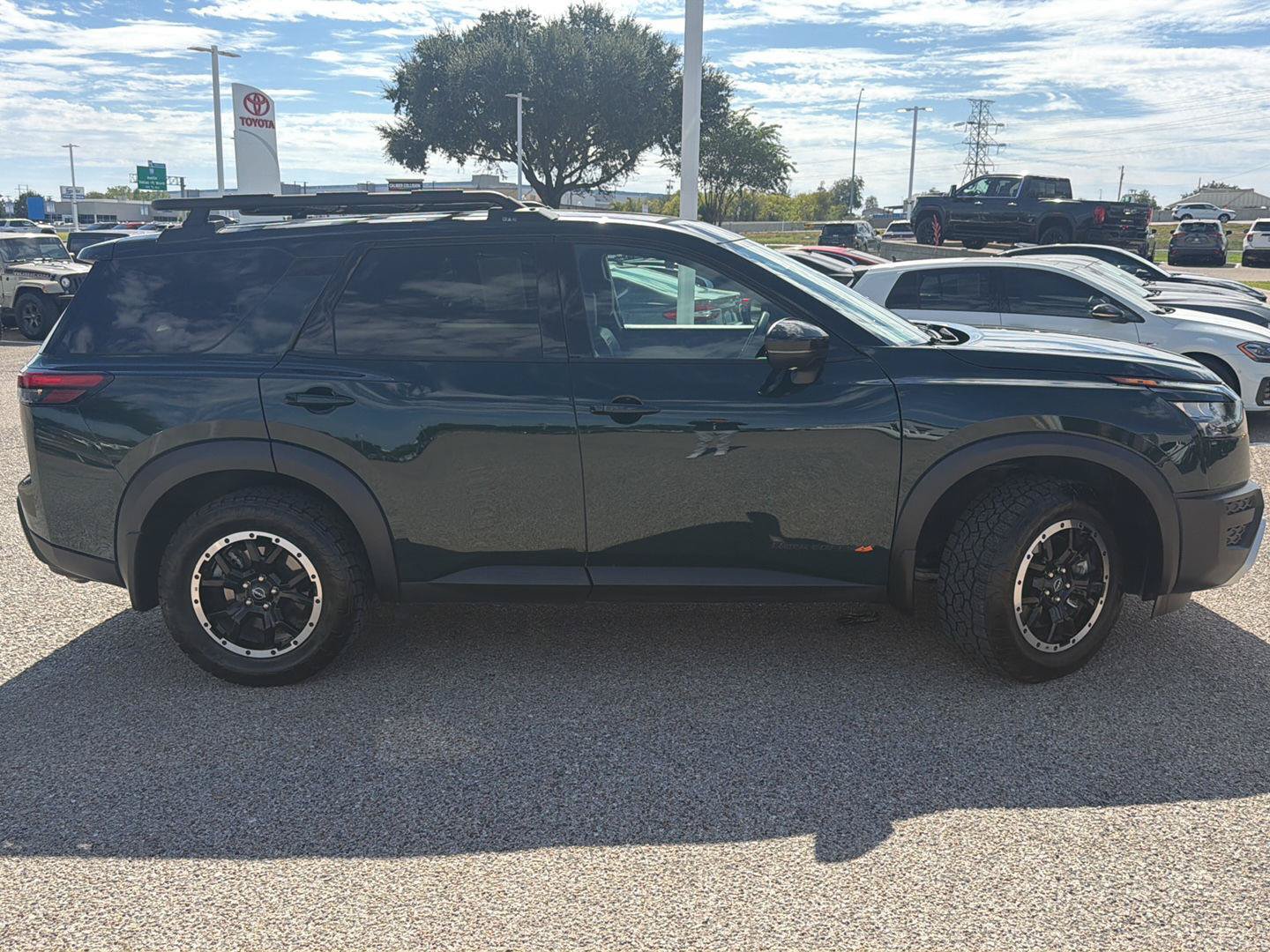 Used 2024 Nissan Pathfinder Rock Creek AWD/4WD image 2