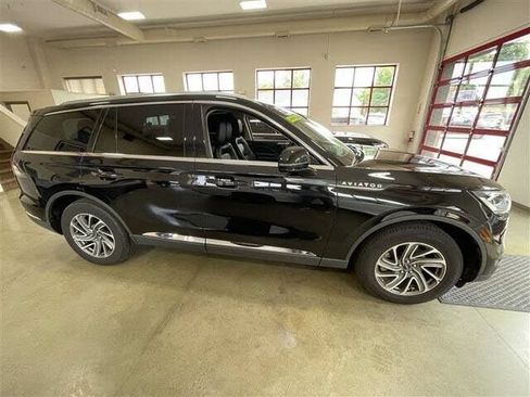 Used 2023 Lincoln Aviator AWD image 4