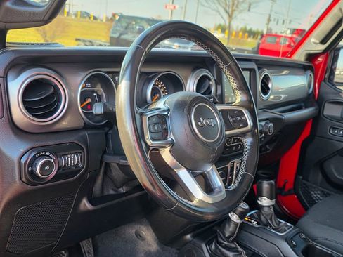 Used 2020 Jeep Wrangler Unlimited Sahara image 11