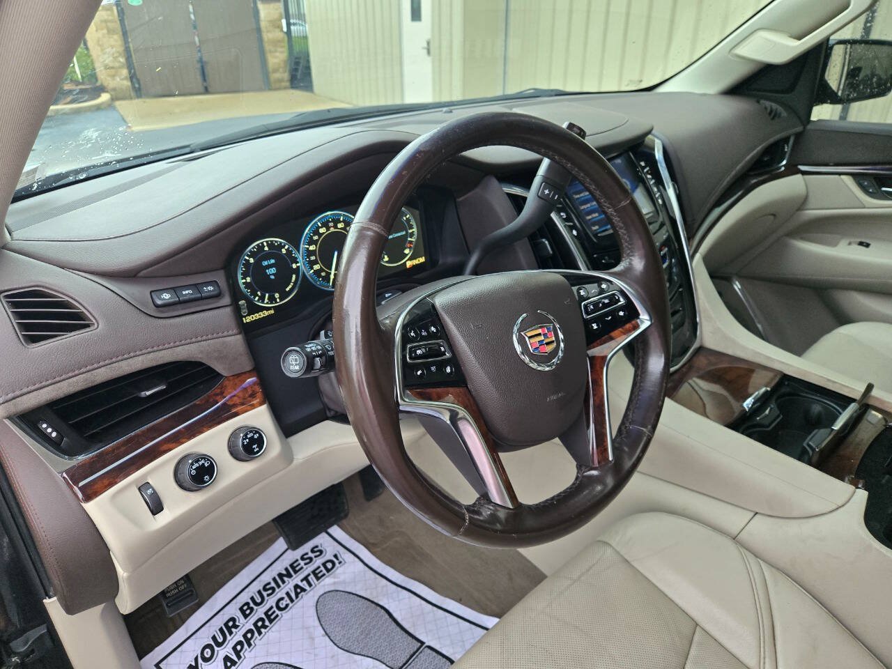 Used 2015 Cadillac Escalade Luxury AWD/4WD image 13