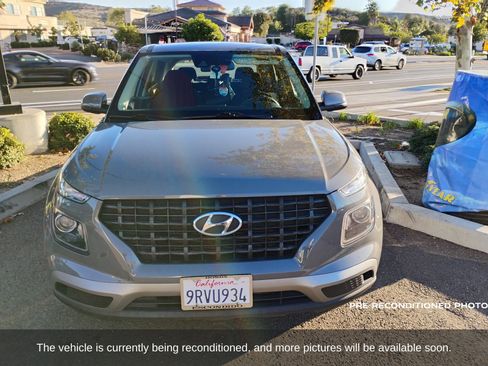 Used 2021 Hyundai Venue SE image 3