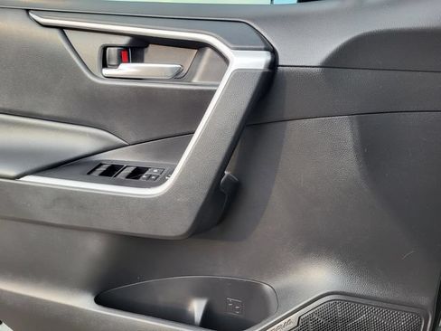 Used 2021 Toyota RAV4 XLE w/ Convenience Package FWD image 13