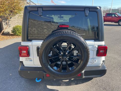 Used 2022 Jeep Wrangler Unlimited Sahara w/ Cold Weather Group image 14