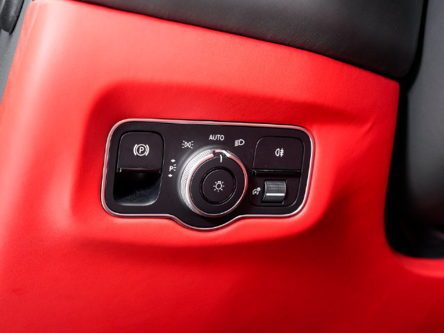 Used 2022 Aston Martin V8 Vantage Roadster RWD image 12