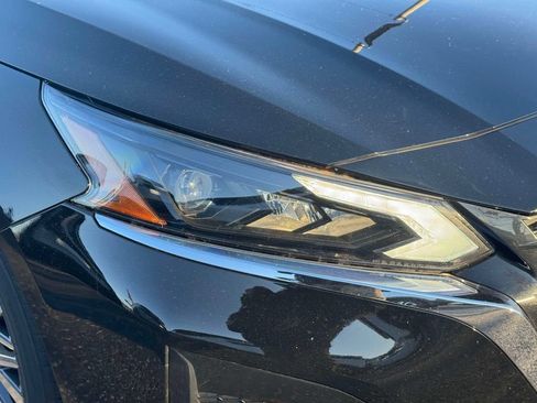Used 2025 Nissan Altima 2.5 SV FWD image 9