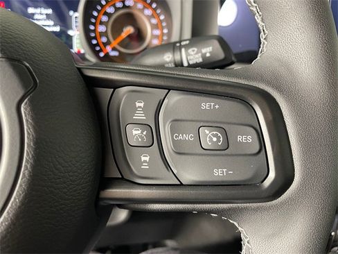 Certified 2025 Jeep Gladiator Mojave image 10