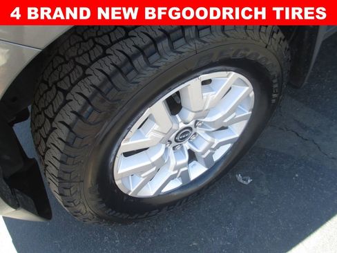 Used 2022 Nissan Frontier SV AWD/4WD image 3