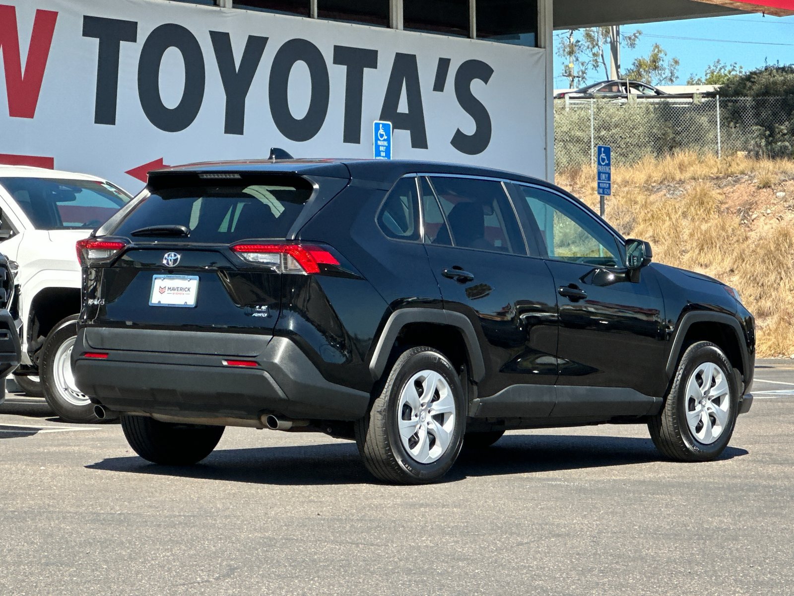 Used 2025 Toyota RAV4 LE AWD/4WD image 5