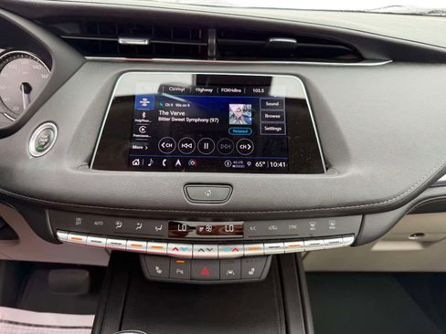 Used 2022 Cadillac XT4 Luxury w/ Cold Weather Package AWD/4WD image 24