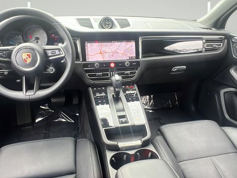 Certified 2025 Porsche Macan S AWD/4WD image 17