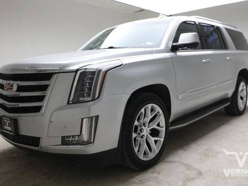 Used 2015 Cadillac Escalade ESV Luxury RWD image 1