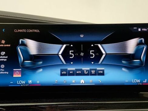 Used 2025 BMW i7 xDrive60 w/ Executive Package RWD image 64