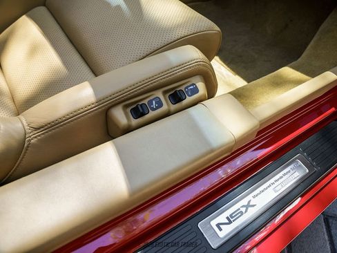 Used 2004 Acura NSX T RWD image 58