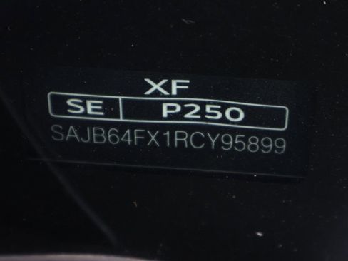 Used 2024 Jaguar XF R-Dynamic SE RWD image 61