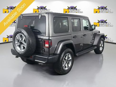 Used 2018 Jeep Wrangler Unlimited Sahara AWD/4WD image 5