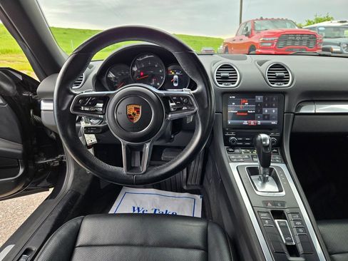 Used 2019 Porsche 718 Boxster RWD image 17