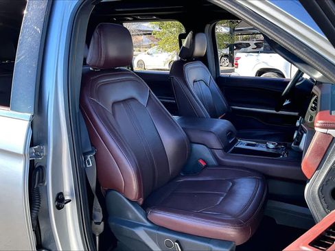 Used 2023 Ford Expedition Limited image 9