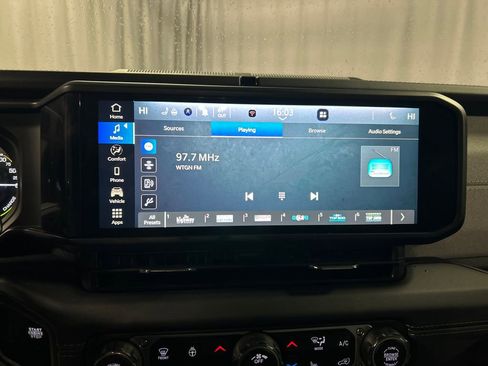 Used 2025 Jeep Wrangler Unlimited Sahara w/ Safety Group AWD/4WD image 17
