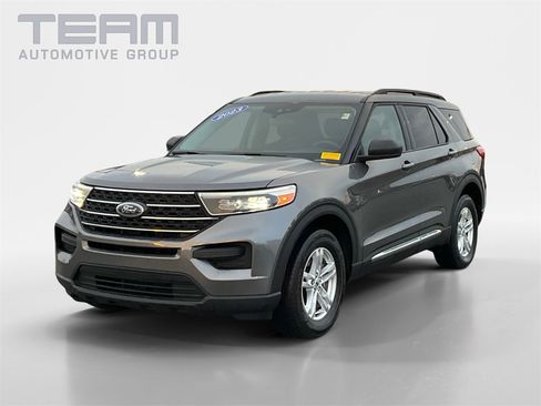 Used 2023 Ford Explorer XLT image 3