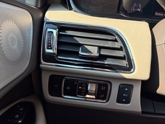 Used 2023 Lincoln Navigator Reserve AWD/4WD image 27