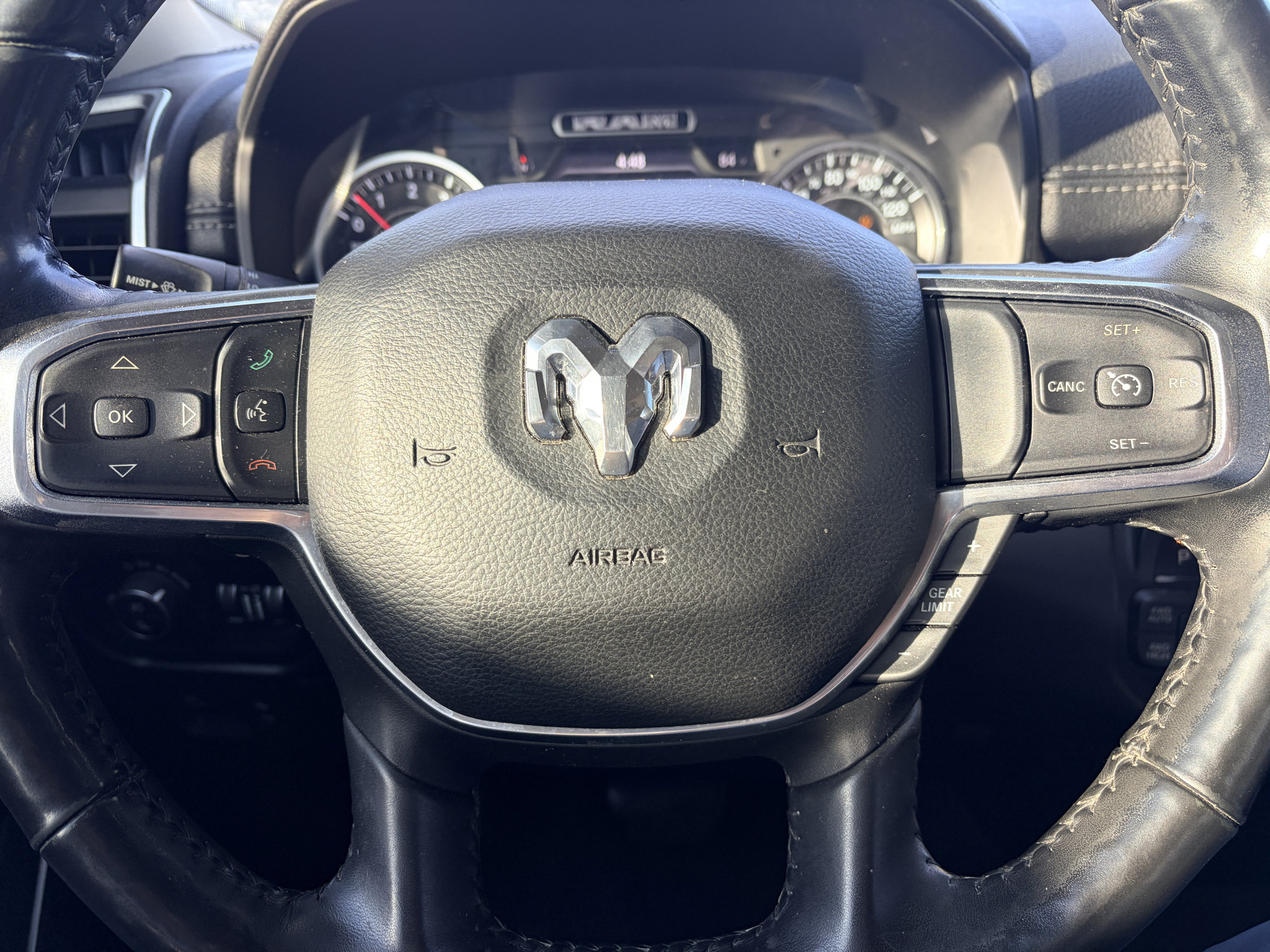 Used 2019 RAM 1500 Laramie AWD/4WD image 9