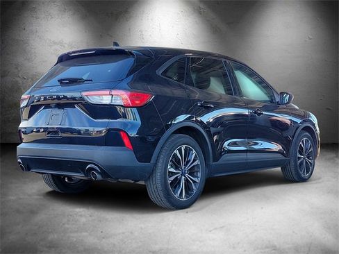 Used 2021 Ford Escape SE w/ SE Sport Appearance Package image 3
