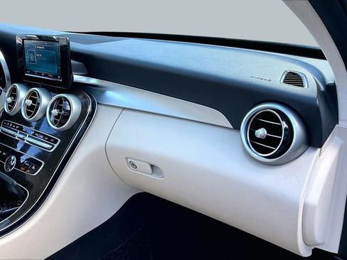 Used 2019 Mercedes-Benz C 300 4MATIC Sedan image 18