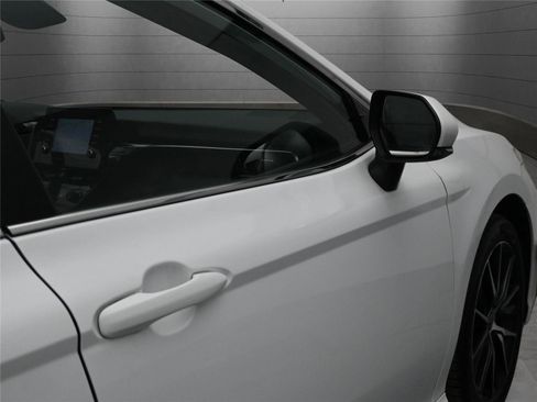 Used 2023 Toyota Camry SE image 14