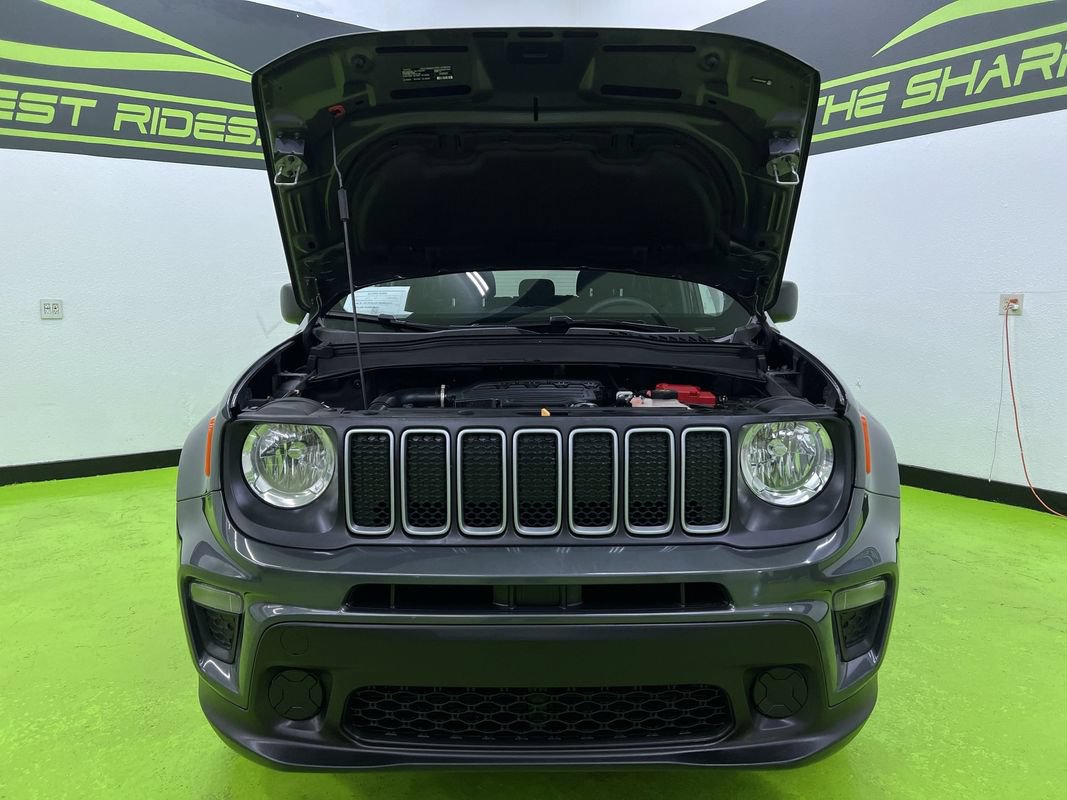 Used 2023 Jeep Renegade Latitude AWD/4WD image 4