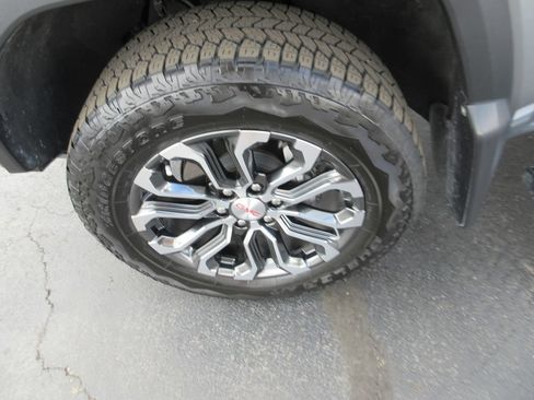 Used 2024 GMC Canyon Denali AWD/4WD image 15
