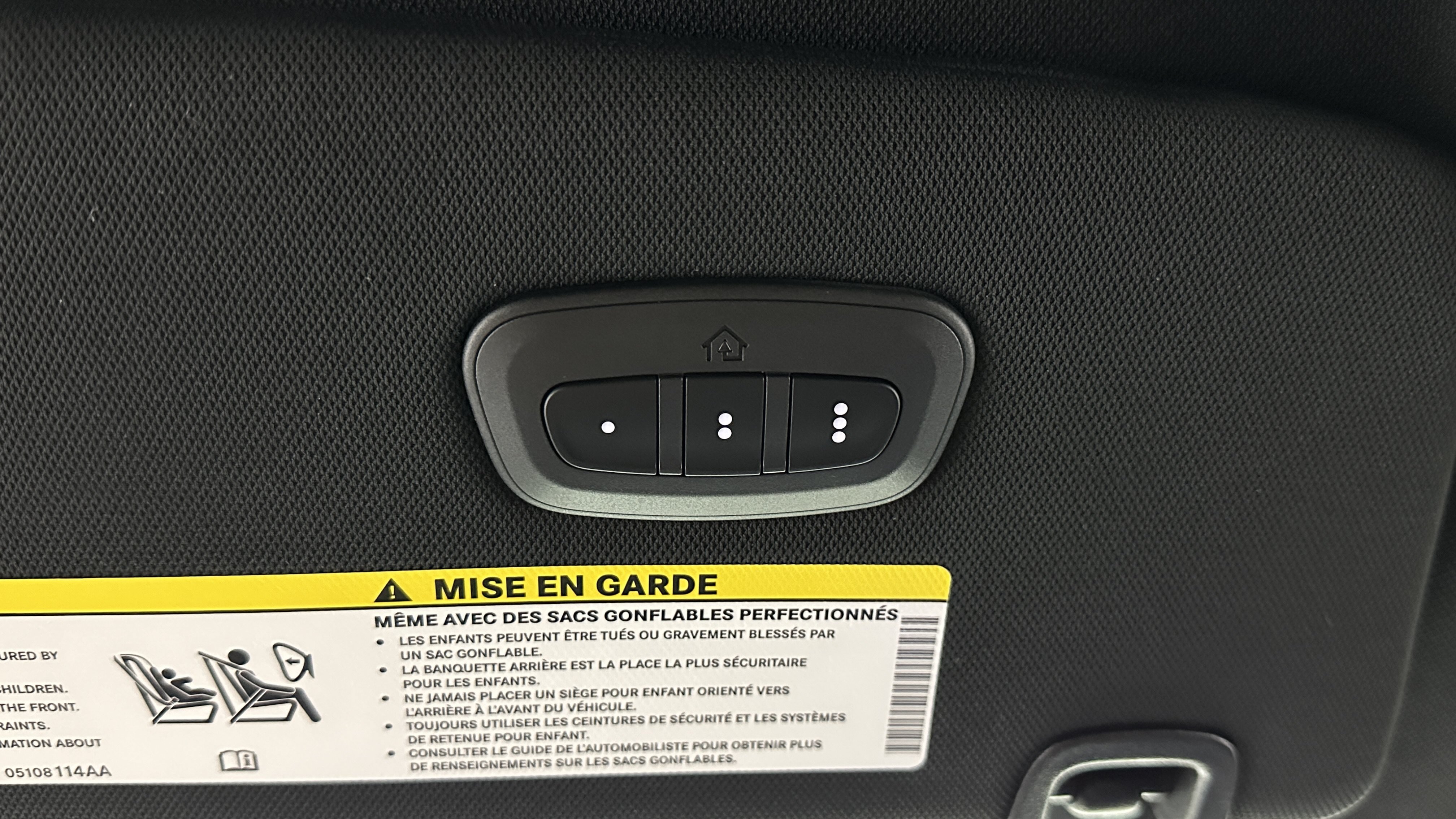 Used 2025 Chrysler Pacifica Select FWD image 23