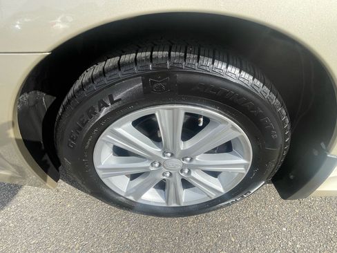 Used 2010 Subaru Legacy 2.5i Premium image 16