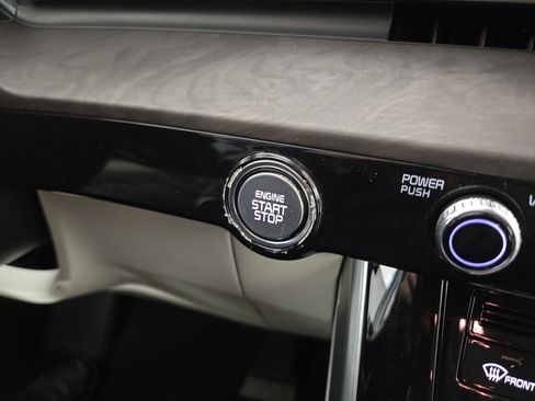 Used 2024 Kia Carnival EX image 27