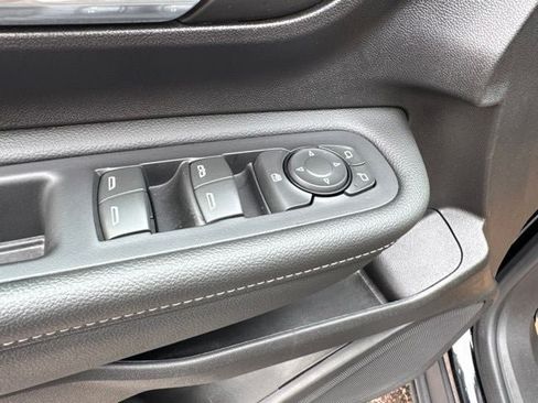 Used 2024 GMC Terrain SLE w/ Elevation Edition FWD image 9