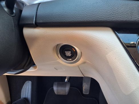 Used 2023 Chrysler Pacifica Touring-L FWD image 23