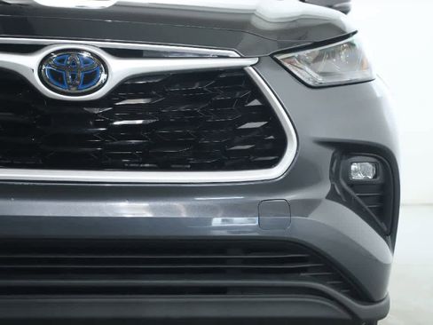 Certified 2021 Toyota Highlander XLE AWD/4WD image 7